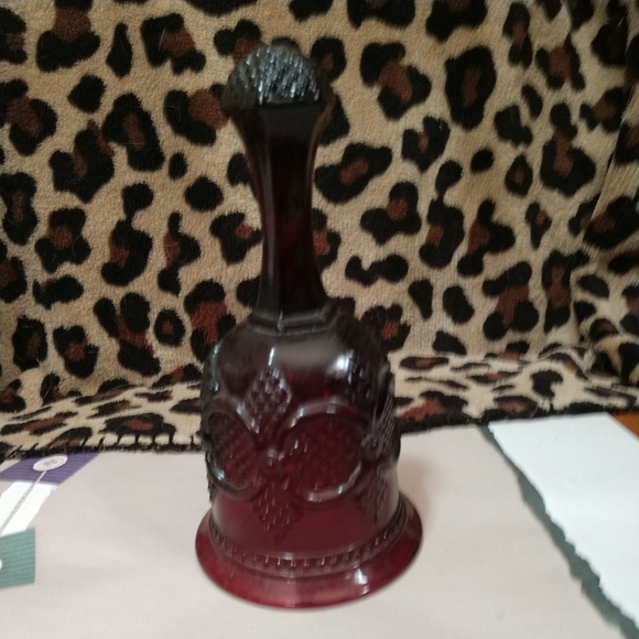Vintage Avon 1876 Cape Cod Collection Ruby Red Glass Bell Dinner 1979 Collectibl - Picture 2 of 12